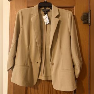 NWT NYCC Beige Women’s Suite Jacket Size Medium